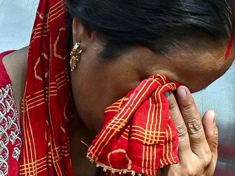La humillante tradición de hacer desfilar a mujeres desnudas como castigo en India
