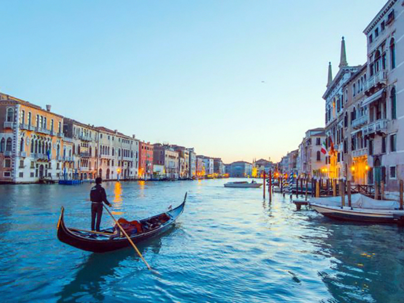 Venecia prohibirá los grandes grupos de turistas y el uso de altavoces