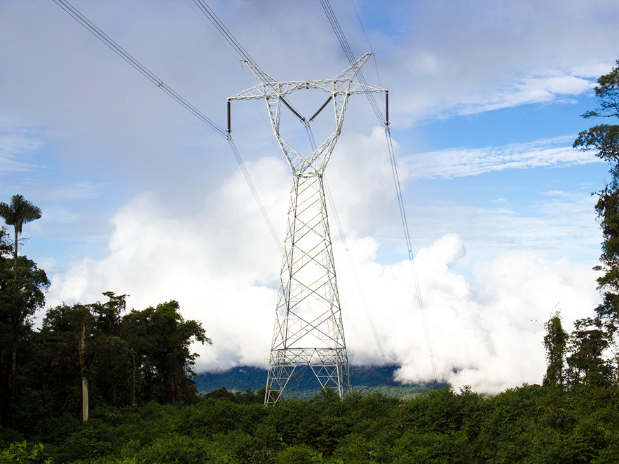 Ecuador y Colombia restablecen conexión de línea eléctrica