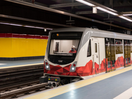 Metro de Quito reanuda operación hasta Quitumbe