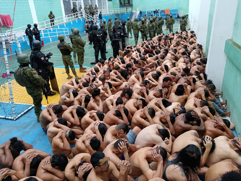 «Antes barbarie, ahora maltrato»: el problema sin fin de las cárceles de Ecuador