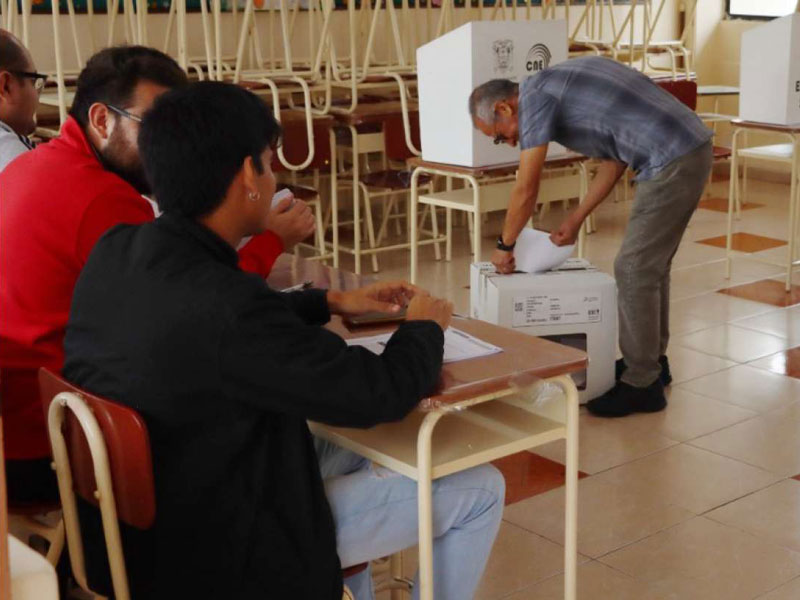 Consulta Popular: CNE aprobó a cinco encuestadoras para entregar resultados a boca de urna