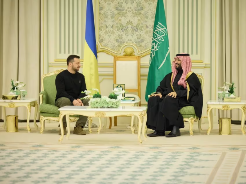 Zelensky llegó a Arabia Saudita para impulsar un plan de paz para Ucrania