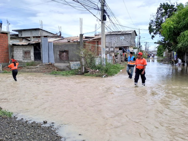 Gran parte del cantón Playas inundado por torrenciales aguaceros