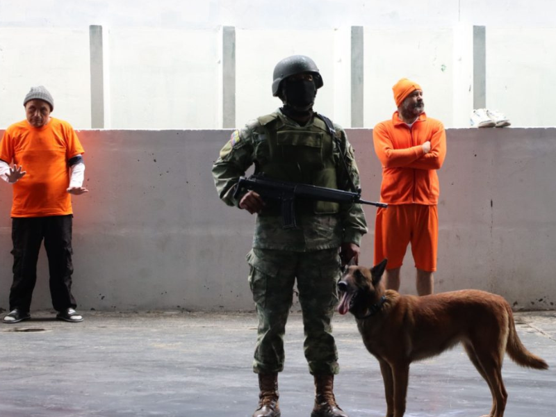 La Cárcel de Latacunga recobra la paz gracias a presencia militar