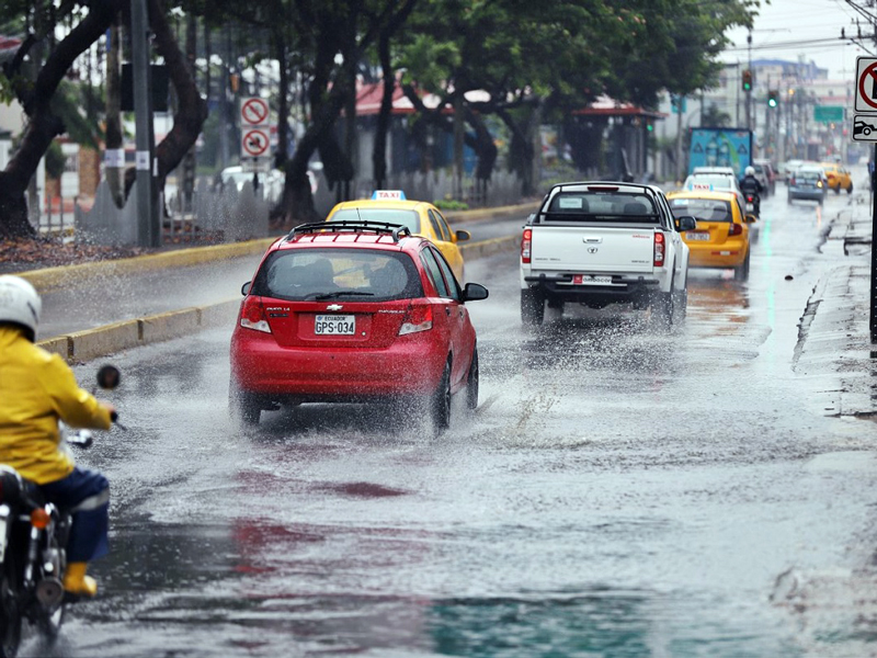 ¿Cuánto debería llover para que se terminen los apagones en Ecuador?