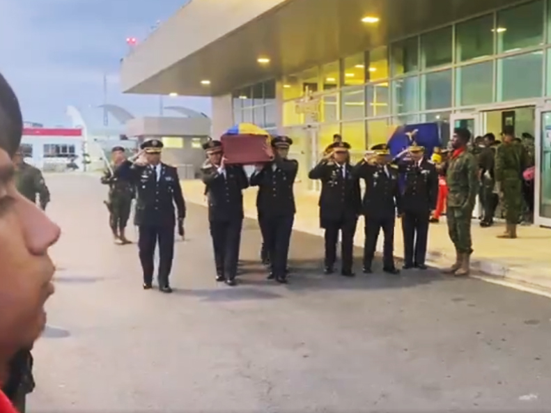 Cuerpo de militar fallecido en Sucumbíos fue recibido con honores en Quito