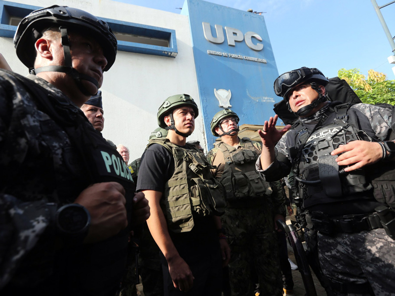 Megaoperativo: Policías y militares ingresan a Socio Vivienda y Nueva Prosperina en Guayaquil