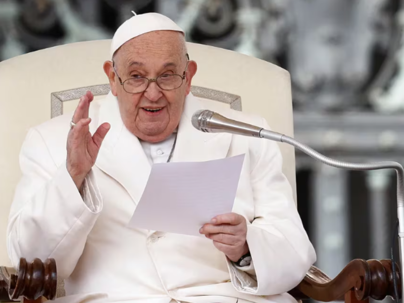 Vaticano condena cirugías de confirmación de género y gestación subrogada
