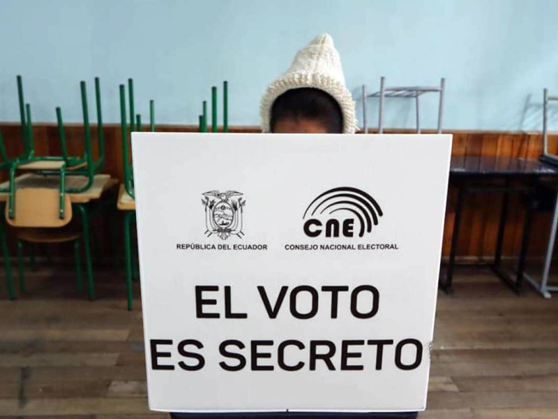 CNE y AME coordinan controles en el exterior de los recintos electorales