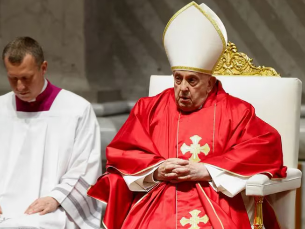 El papa Francisco celebró la Pasión del Señor en la Basílica de San Pedro