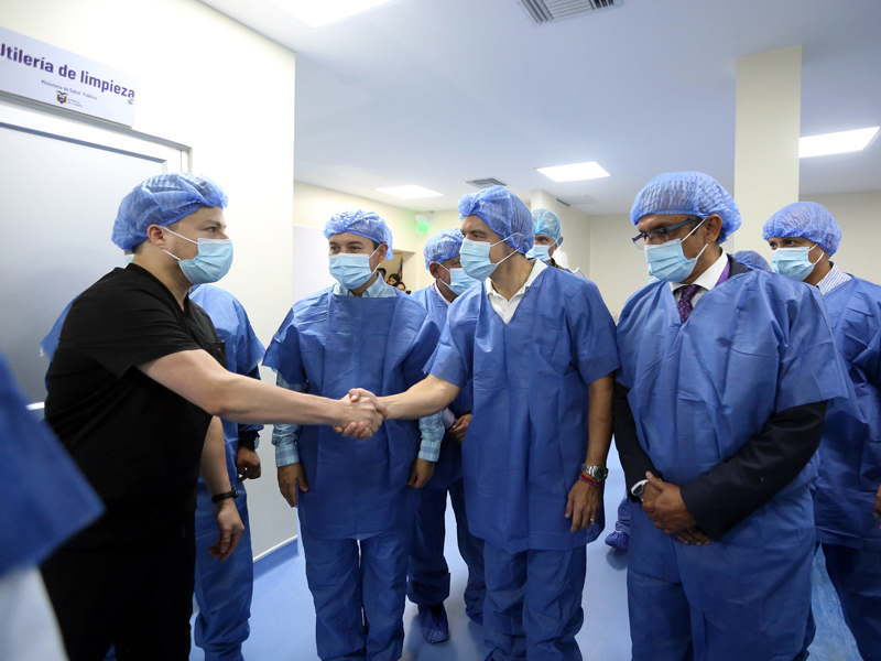 Presidente Noboa constata avance de la repotenciación del Hospital del Día Mariana de Jesús de Guayaquil