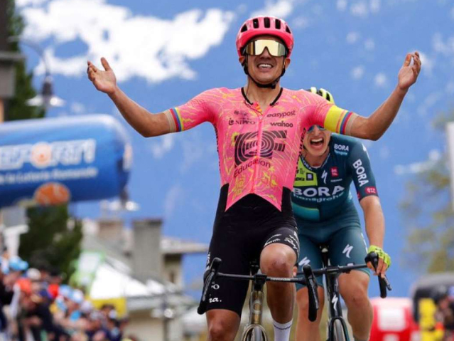 Richard Carapaz se corona en la cuarta etapa del Tour de Romandía