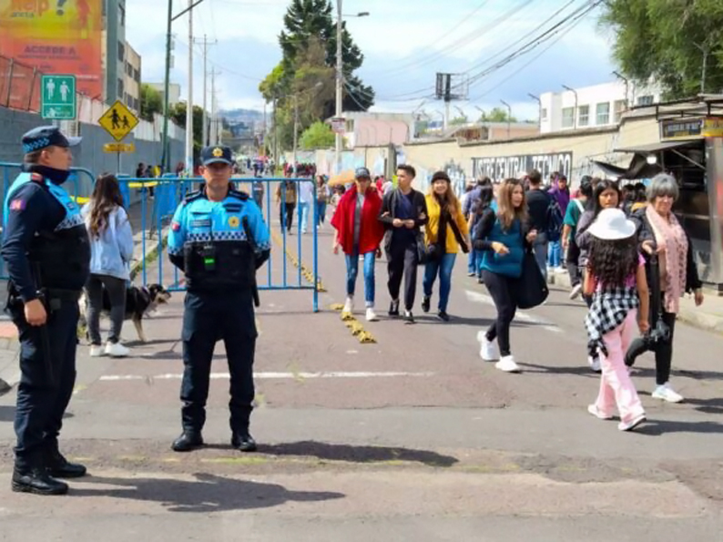 AMC ejecutó 3.500 retiros de comercio autónomo no regularizado en Quito, durante operativo electoral