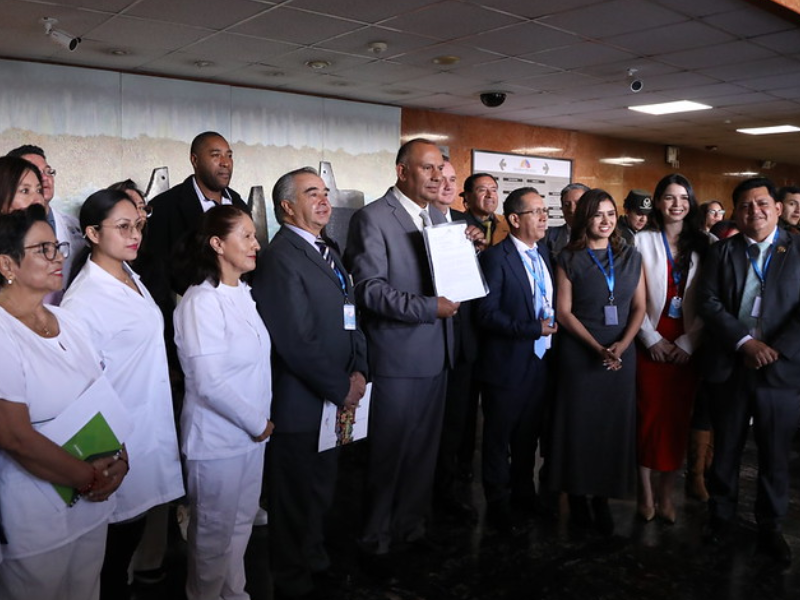 Presentan proyecto de reforma para acceso equitativo a la carrera sanitaria