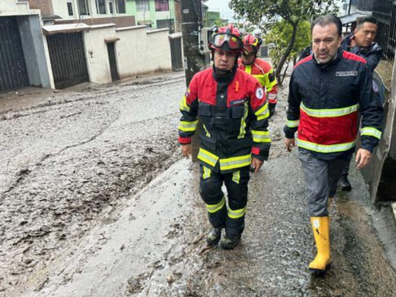 Municipio de Quito atiende emergencia por deslizamiento de lodo y agua en La Gasca