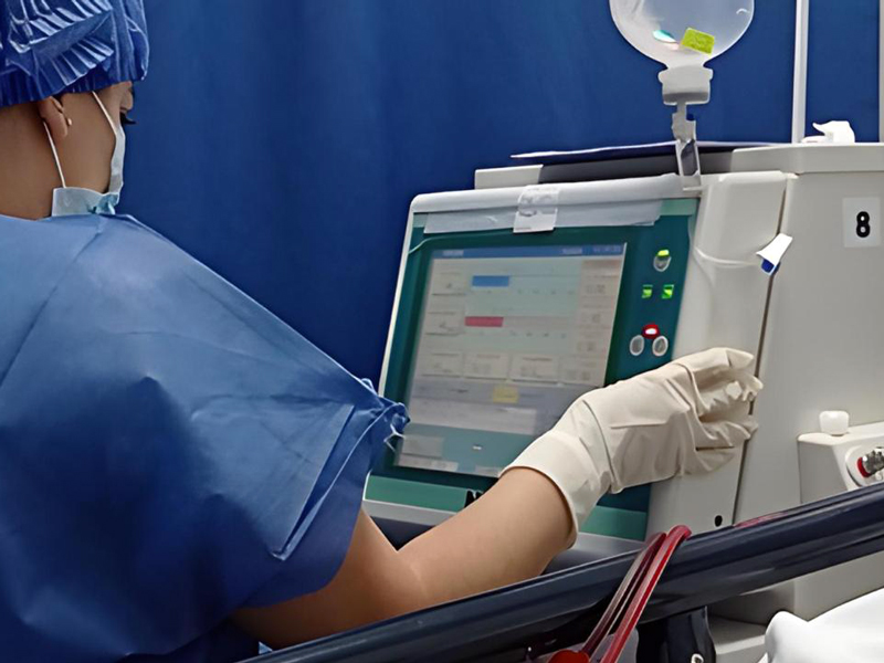 MSP aplica terapia de hemoperfusión a pacientes de Durán