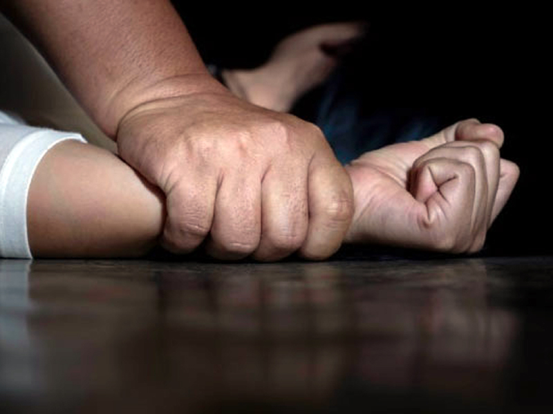 22 años de cárcel para responsable de la violación a su hijastra en Quito