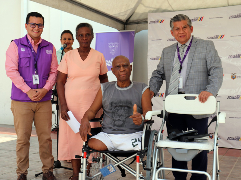 Salud entrega ayudas técnicas de movilidad y autocuidados al sur de Guayaquil