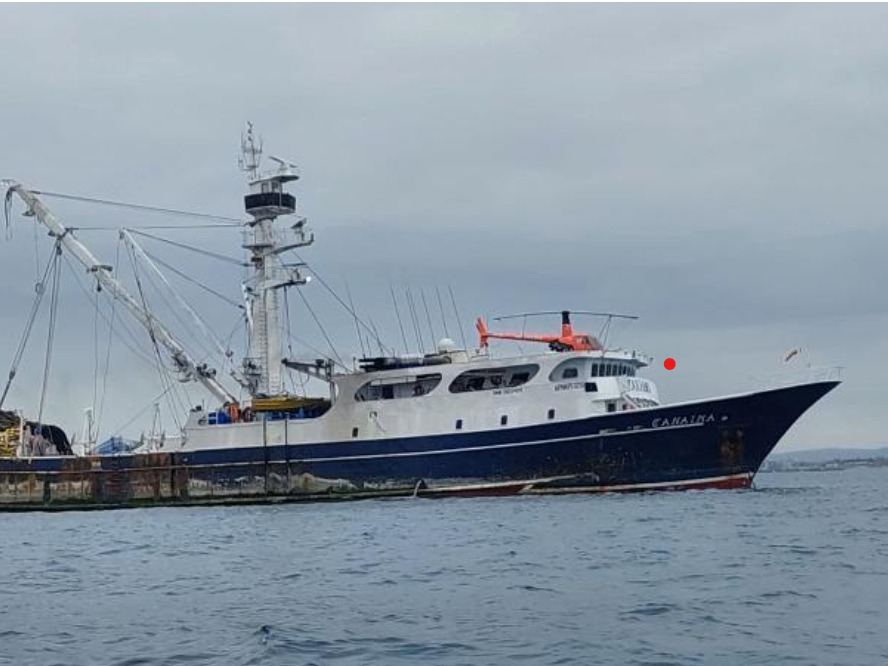 Desaparece biólogo tras colisión de barcos pesqueros en Galápagos: Armada activa búsqueda y rescate