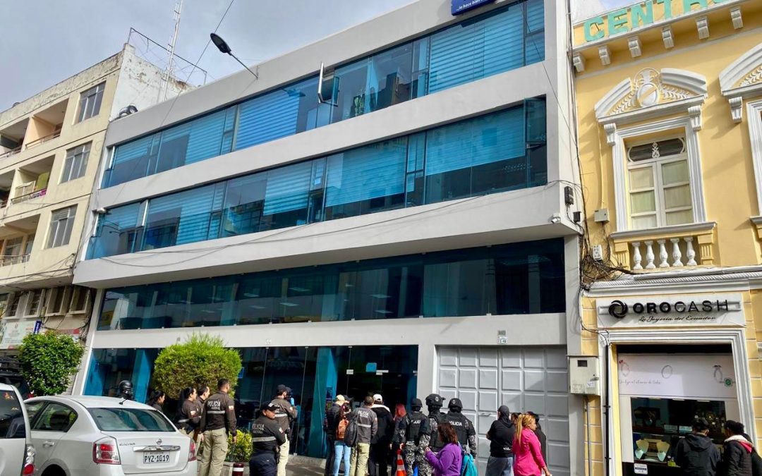 Caso Riesgos: Allanan las oficinas del SRI en Ambato; hay tres detenidos