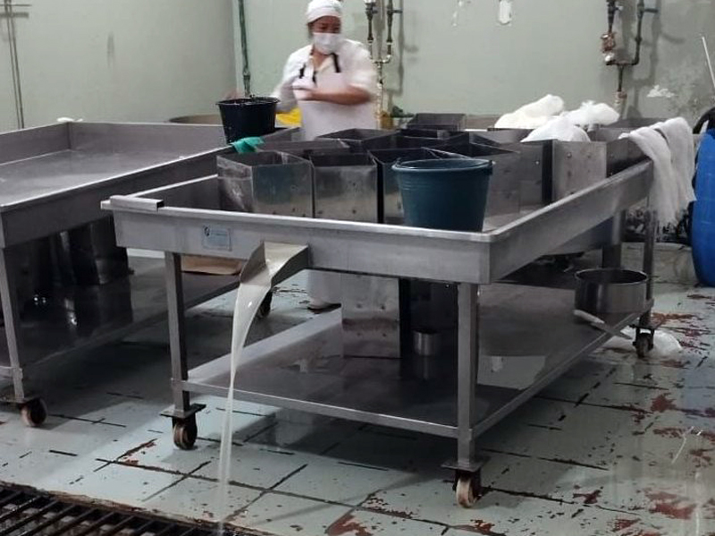 Clausuran fábricas de alimentos en Cotopaxi y Azuay por condiciones de insalubridad