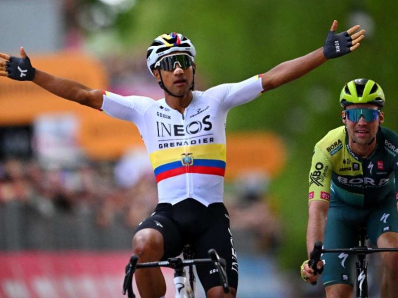 Jhonatan Narváez se impone en la primera etapa del Giro de Italia