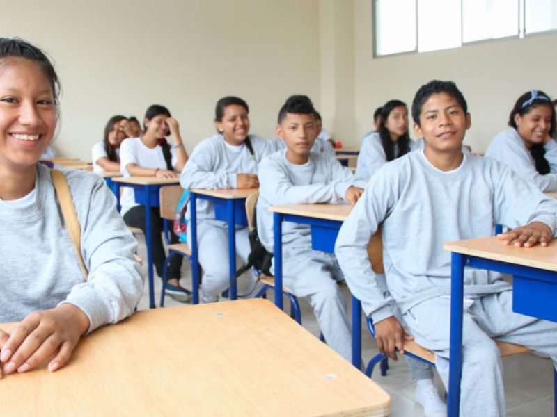 Más de dos millones de estudiantes del régimen Costa-Galápagos regresan a las aulas