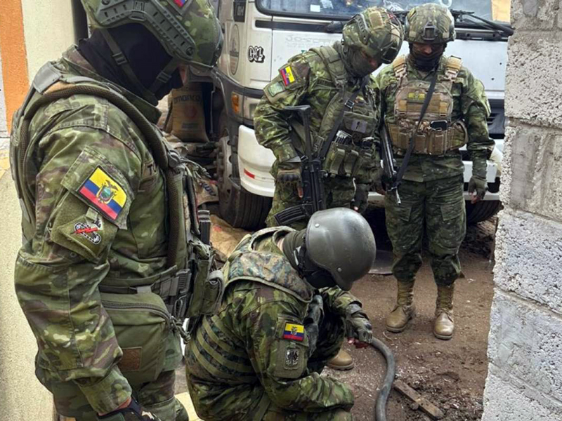 Fuerzas Armadas detectan perforación clandestina de poliducto en Tungurahua