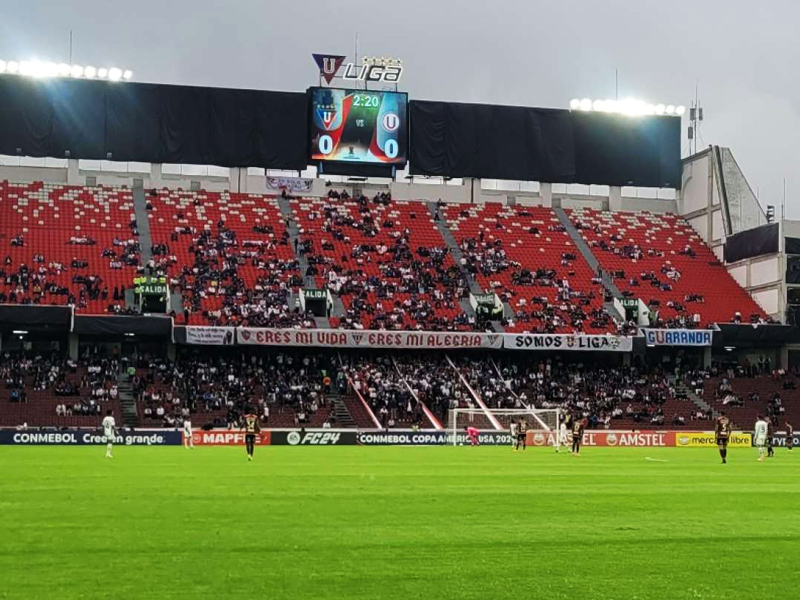 LigaPro multa con USD 84.700 a Liga de Quito por incidentes en partido con Universidad Católica