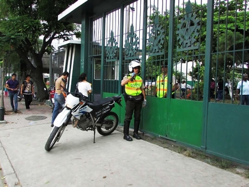 Extorsionan escuela en Guayaquil; Gobierno ofrece casi 4.000 policías para instituciones