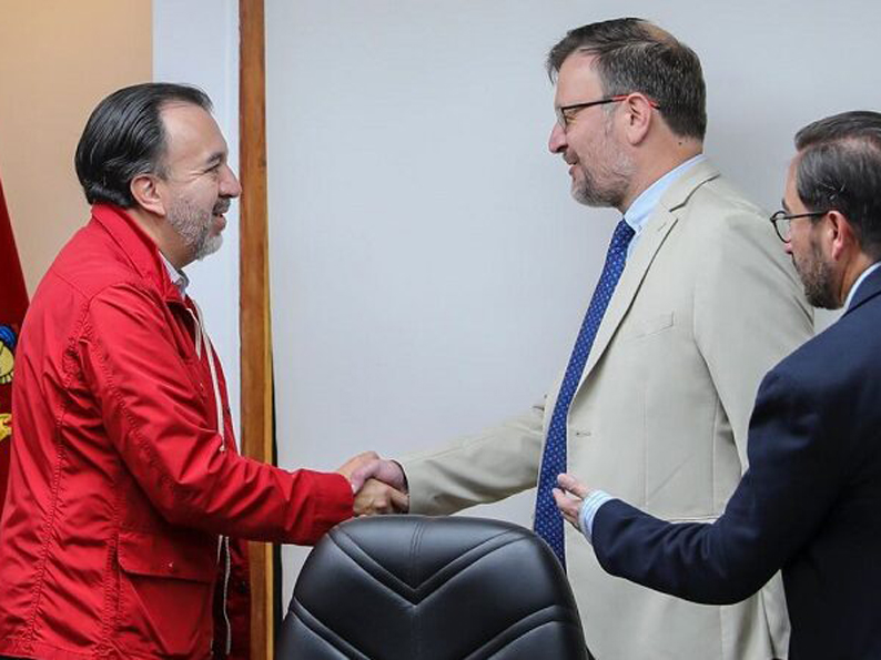 Quito afianza líneas de cooperación con Francia