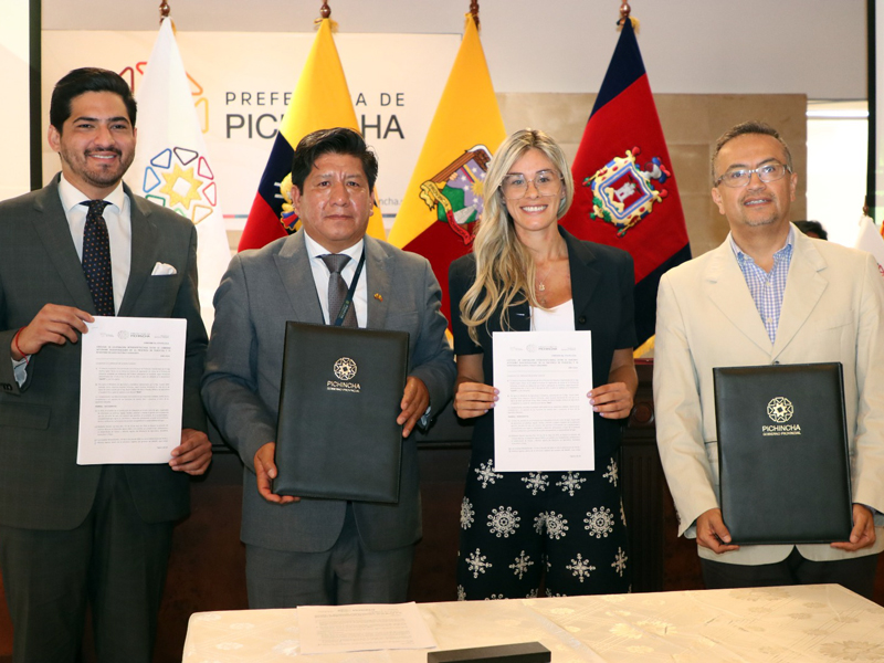 MAG y Prefectura de Pichincha firman acuerdo para agilitar la legalización de tierras