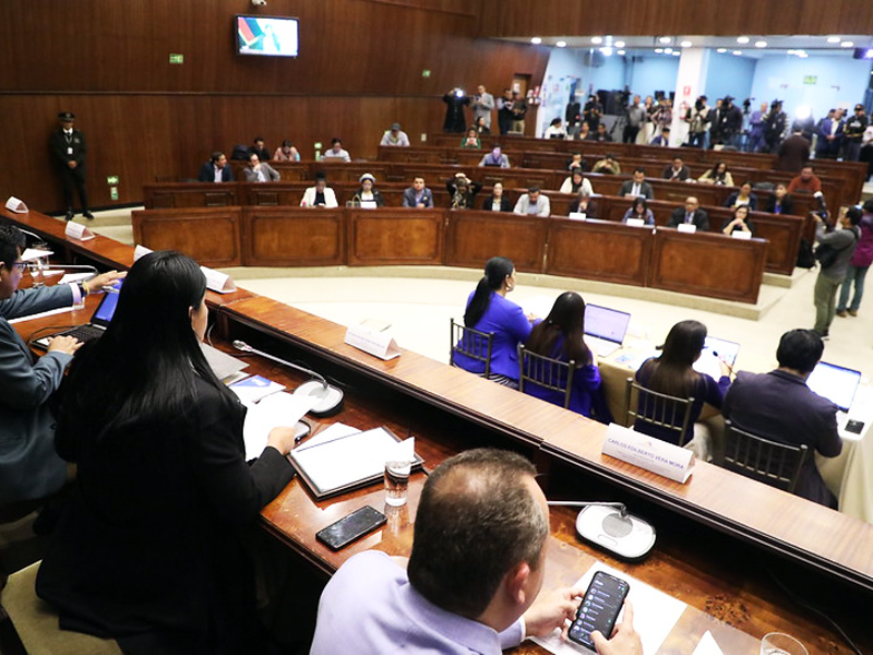 Comisión fiscaliza el caso Esterillo de Oloncito, con la presencia de varios actores