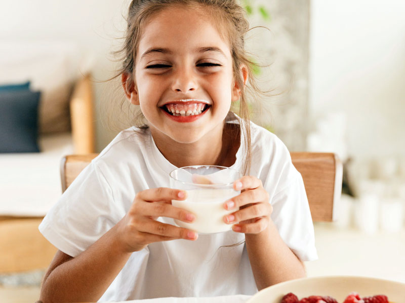 8 nutrientes de la leche que son esenciales para el rendimiento escolar