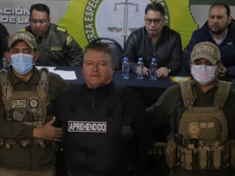 Levantamiento militar en Bolivia: la policía detuvo al exjefe del Ejército