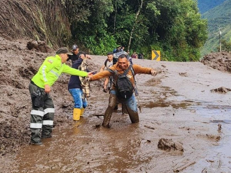 ‘Esta tragedia se pudo evitar’, afirma alcalde de Baños sobre deslizamiento que dejó muertos