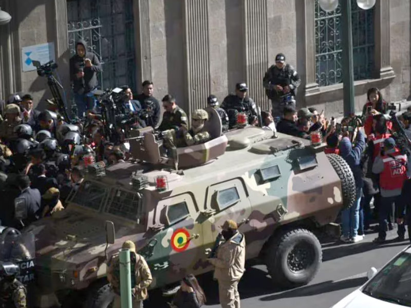 Crisis Bolivia: Gobierno retoma control en La Paz tras las amenazas del jefe del Ejército