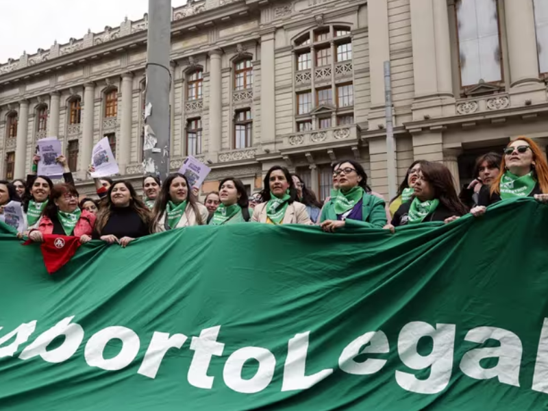 Gabriel Boric enviará en diciembre al Congreso un proyecto de ley para legalizar el aborto en Chile