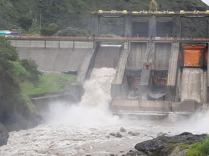 Centrales San Francisco y Agoyán mantienen a Ecuador con energía