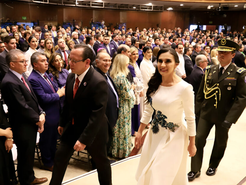 Verónica Abad promete buscar  acercamiento con México si asume la Presidencia