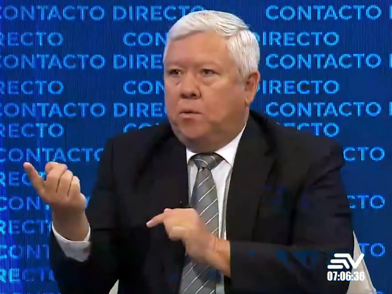 Ecuador tiene un déficit fiscal enorme con grandes atrasos