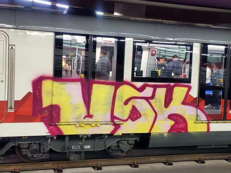 Vandalizan un tren del Metro de Quito