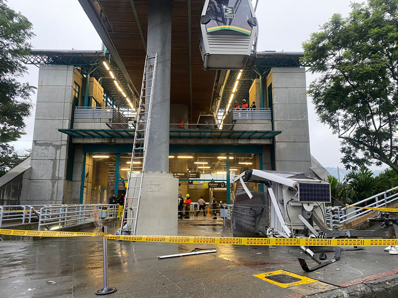 Desplome de cabina del Metrocable en Medellín deja un muerto y varios heridos