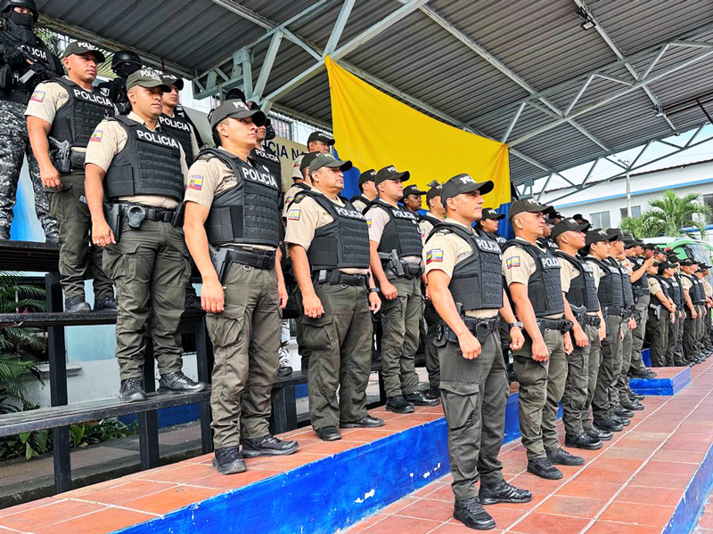 Gobierno entrega 10.500 chalecos de protección a la Policía Nacional