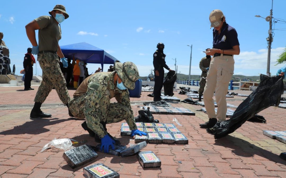 La Armada captura tonelada y media de droga  en aguas de Galápagos