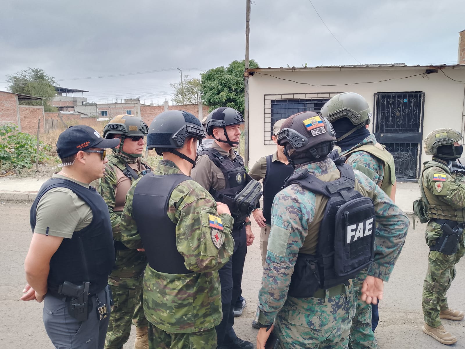 Intervienen en Manta, la casa de Yandri M., hermano menor de alias Fito ...