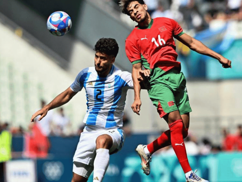 VAR anula gol de Argentina y Marruecos gana 2-1 en polémico debut olímpico