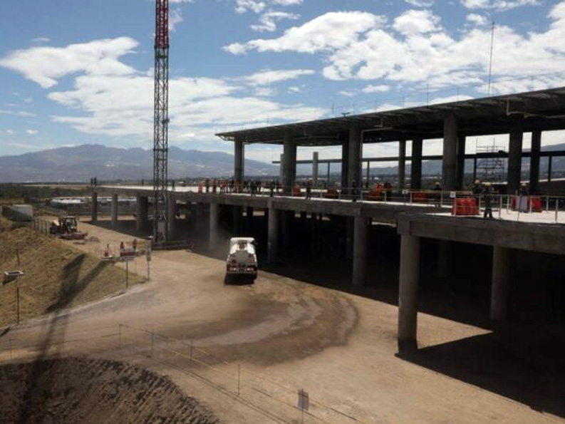 Aeropuerto Mariscal Sucre ampliará sus instalaciones