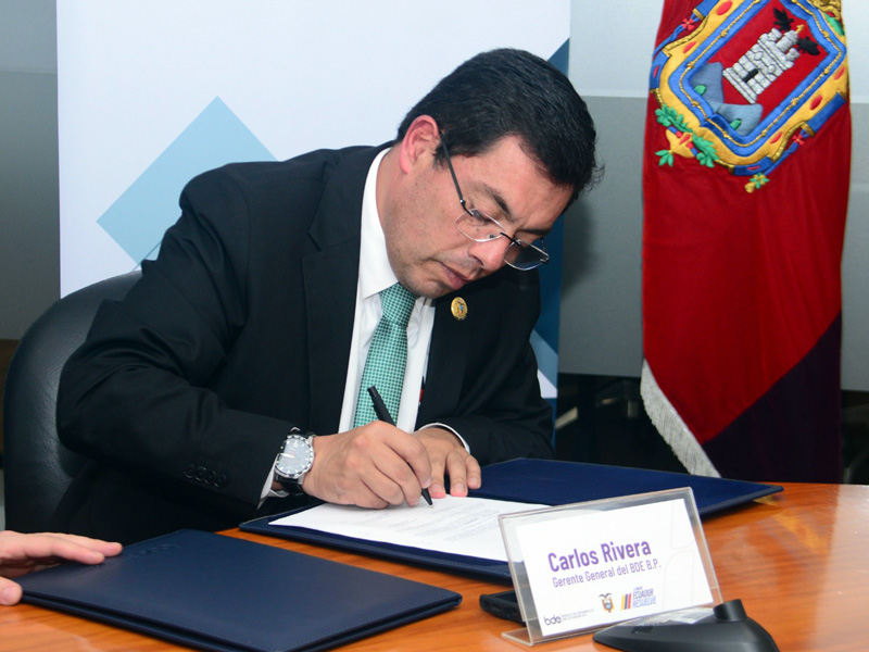 Ecuador suscribe contrato con el BID por USD 200 millones para proyectos de agua y vialidad